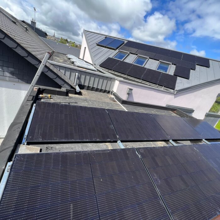 Photovoltaïque sur la toiture d'une maison à Perlé